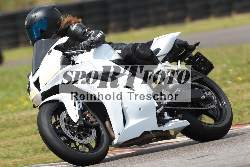 Archiv-2022/13 25.04.2022 Plüss Moto Sport ADR/Freies Fahren/16
